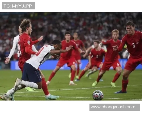 高达与足球的奇妙碰撞机甲战士在绿茵场上的激情对决